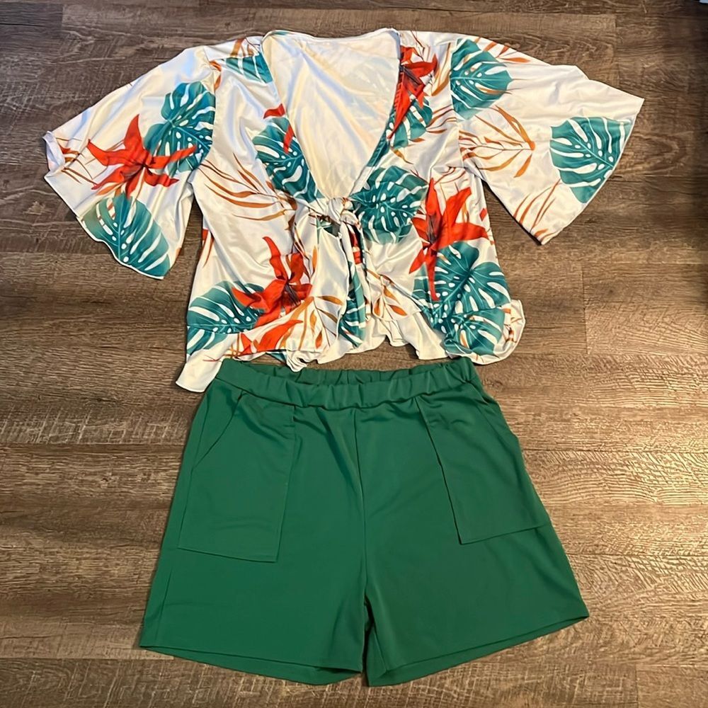 Tropical Green and White Tie-Front Blouse - Picture 2 of 8